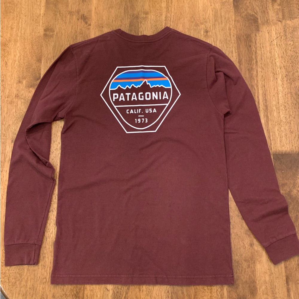Patagonia Men’s Graphic Long Sleeve Shirt – Maroon – Size XS
